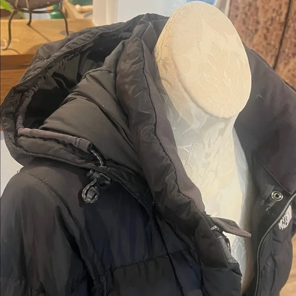 The North Face Long Black Puffer Jacket - Picture 3 of 4